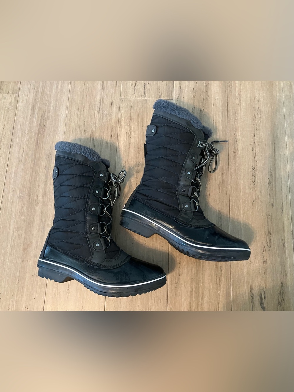 JBU calf high quilted lace up black womens boots,  lined  size 7